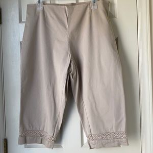 Southern Expressions Tan Side Zipper Capris with Crochet Embellishment o…